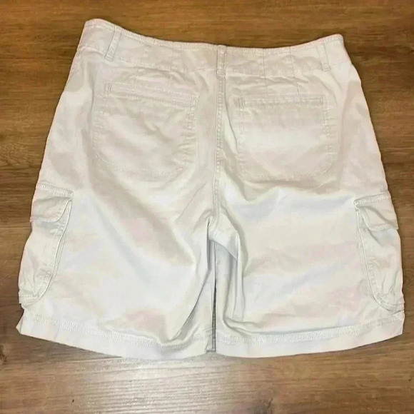 J. Jill Women’s 8 Stretch Khaki Tan 8” Inseam Utility Shorts - Picture 2 of 7